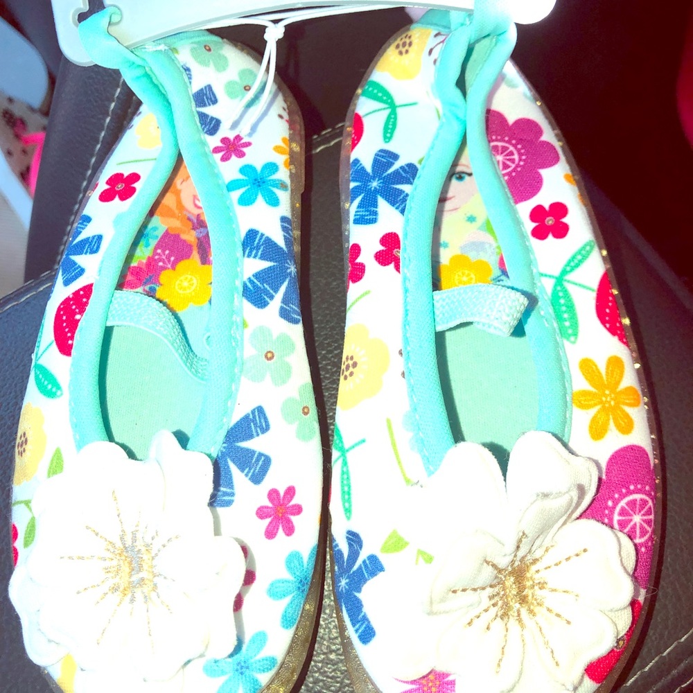 Disney frozen water shoes size 7